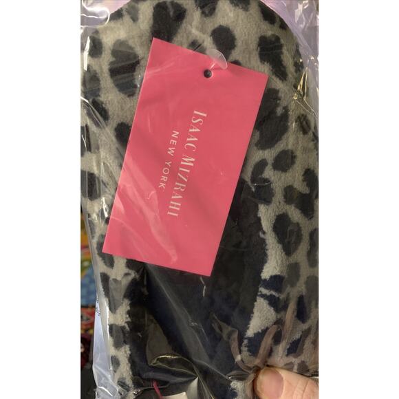 Isaac Mizrahi Leopard Print slippers size medium Fab Fit Fun winter 2021 box - Picture 4 of 5